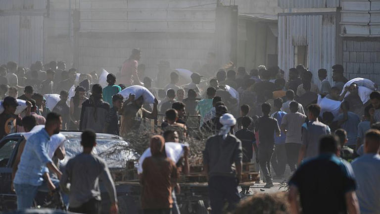 You are currently viewing Deadly rush at UN food warehouse as Gaza hunger crisis worsens