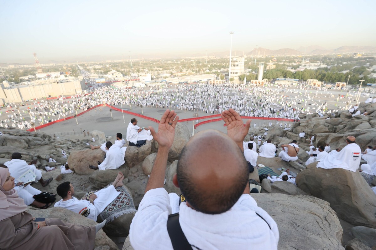 You are currently viewing لاکھوں حجاج میدان عرفات میں جمع، مسجد نمرہ سے خطبۂ حج دیا گیا