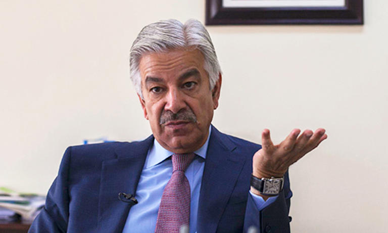 Read more about the article Imran, Sarwar committed ‘national crime’ against PIA, says Khawaja Asif