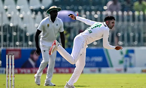 Maharaj 7 Wicket Burst Puts South Africa-Pakistan Test in Balance