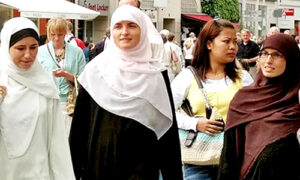 Read more about the article Iran makes shocking move as 3 marathon organisers arrested over hijab!