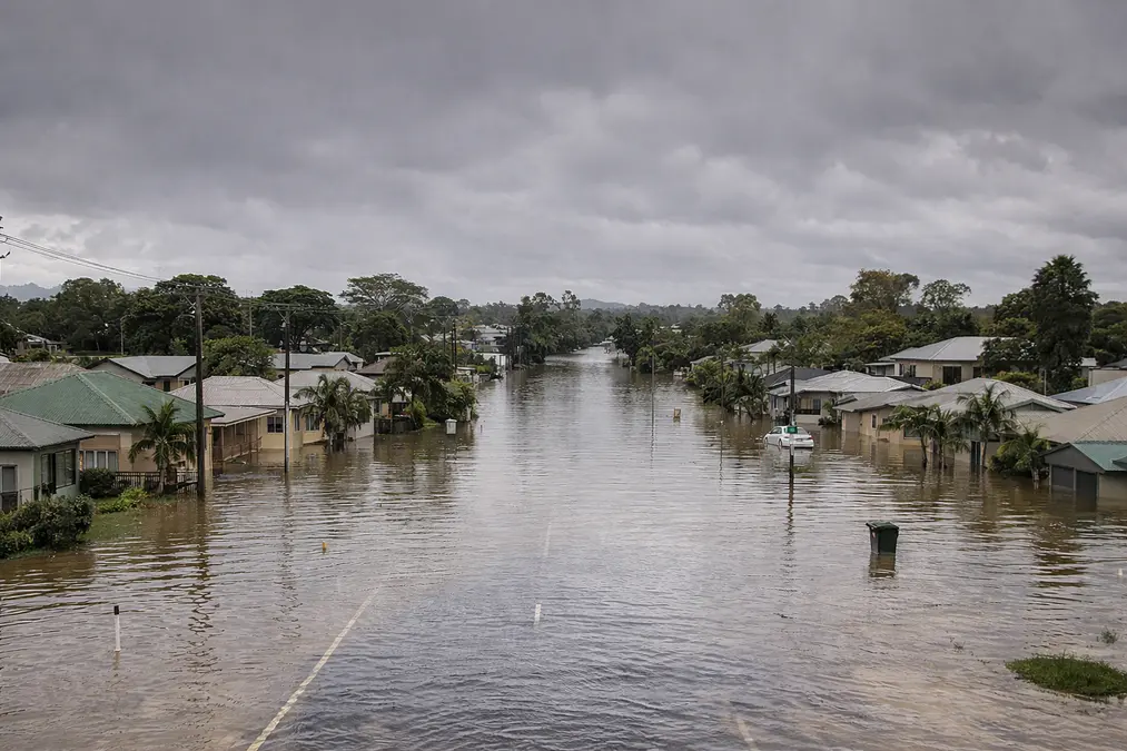 Emergency Warning Floodwaters Threaten Far North Queensland Town in 7-Hour Crisis