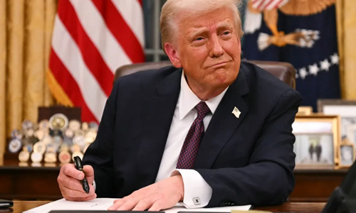 You are currently viewing Trump says administration reviewing 7 critical aspects after fatal nurse shooting